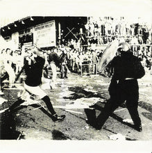Load image into Gallery viewer, 7 Year Bitch : Lorna / No Fuckin' War / You Smell Lonely (7", EP, Pur)