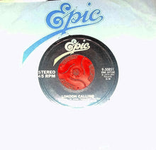 Load image into Gallery viewer, The Clash : Train In Vain (Stand By Me) / London Calling (7", Single)