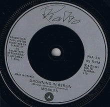 Load image into Gallery viewer, Mobiles : Drowning In Berlin (7", Single, Sil)