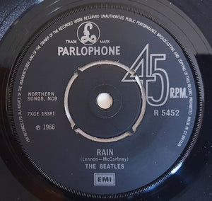 The Beatles : Paperback Writer c/w Rain (7", Single, RE)