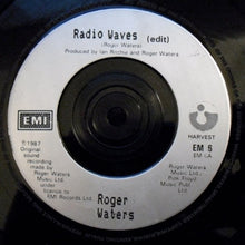 Load image into Gallery viewer, Roger Waters : Radio Waves (7&quot;, Single)
