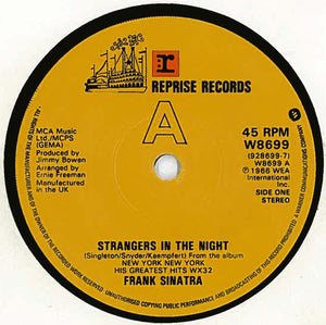 Frank Sinatra : Strangers In The Night (7", Single)