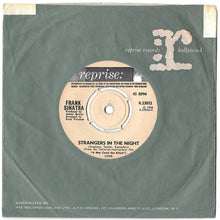 Load image into Gallery viewer, Frank Sinatra : Strangers In The Night (7&quot;, Single, Kno)
