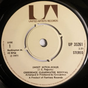 Creedence Clearwater Revival : Sweet Hitch-Hiker / Door To Door (7", Single, 4-P)